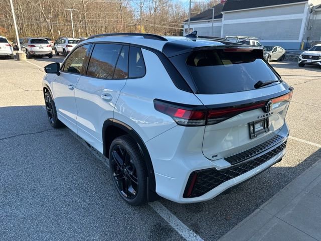 New 2025 Volkswagen Tiguan SE R-Line image 5