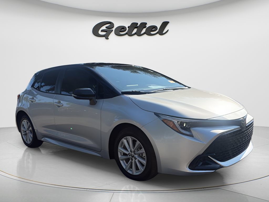 Used 2025 Toyota Corolla SE w/ SE Package FWD image 3