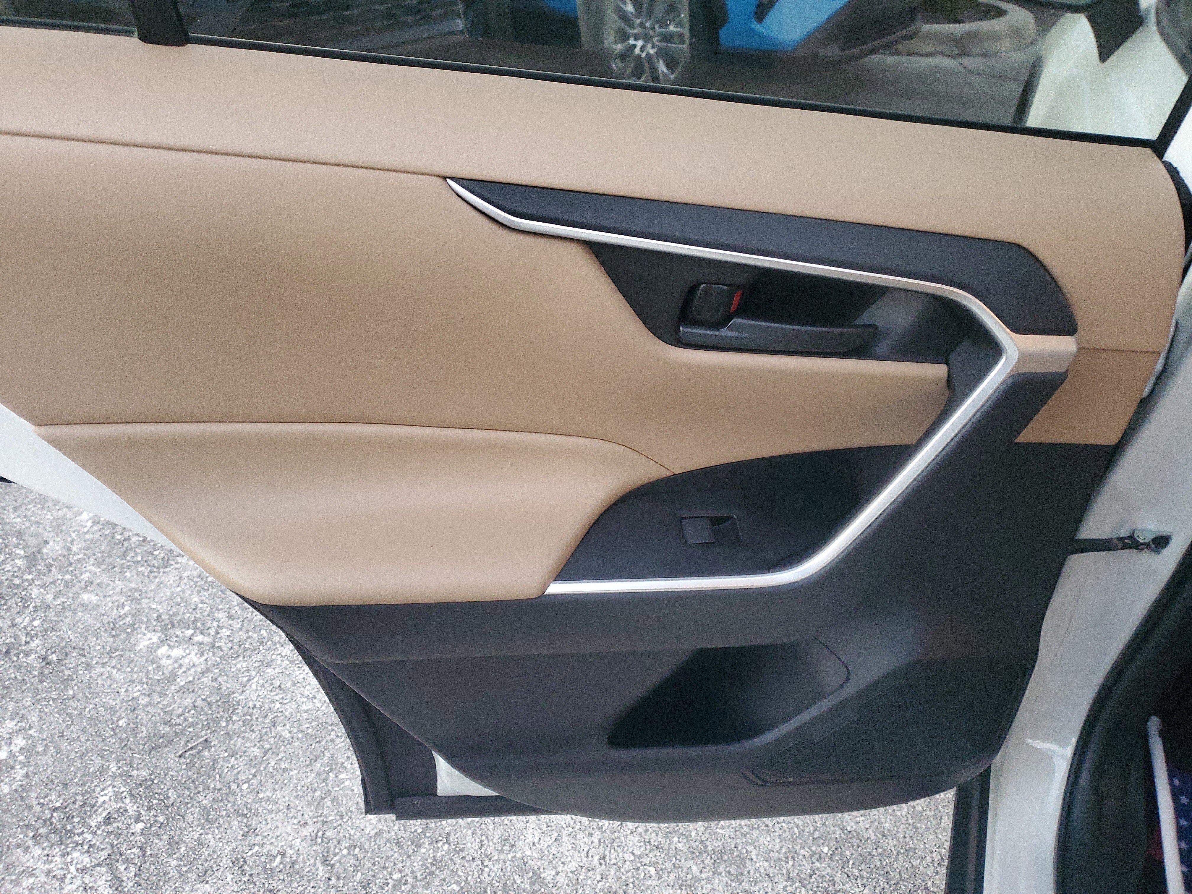 Used 2021 Toyota RAV4 LE image 14