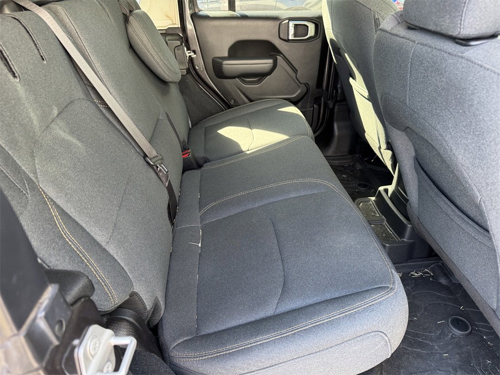 Used 2024 Jeep Wrangler Unlimited image 8