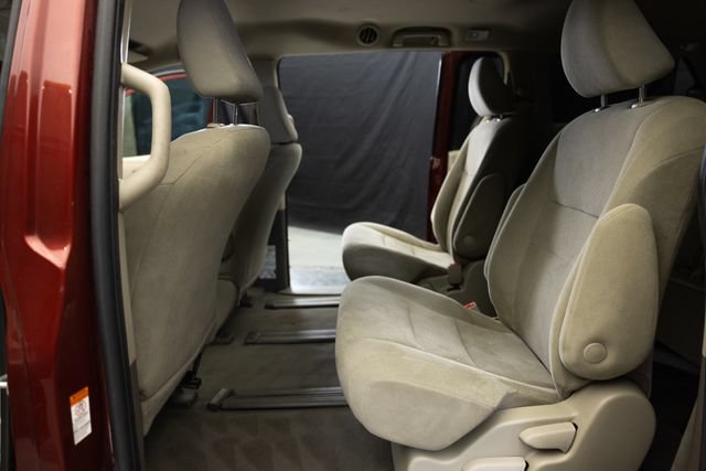 Used 2020 Toyota Sienna L FWD image 15