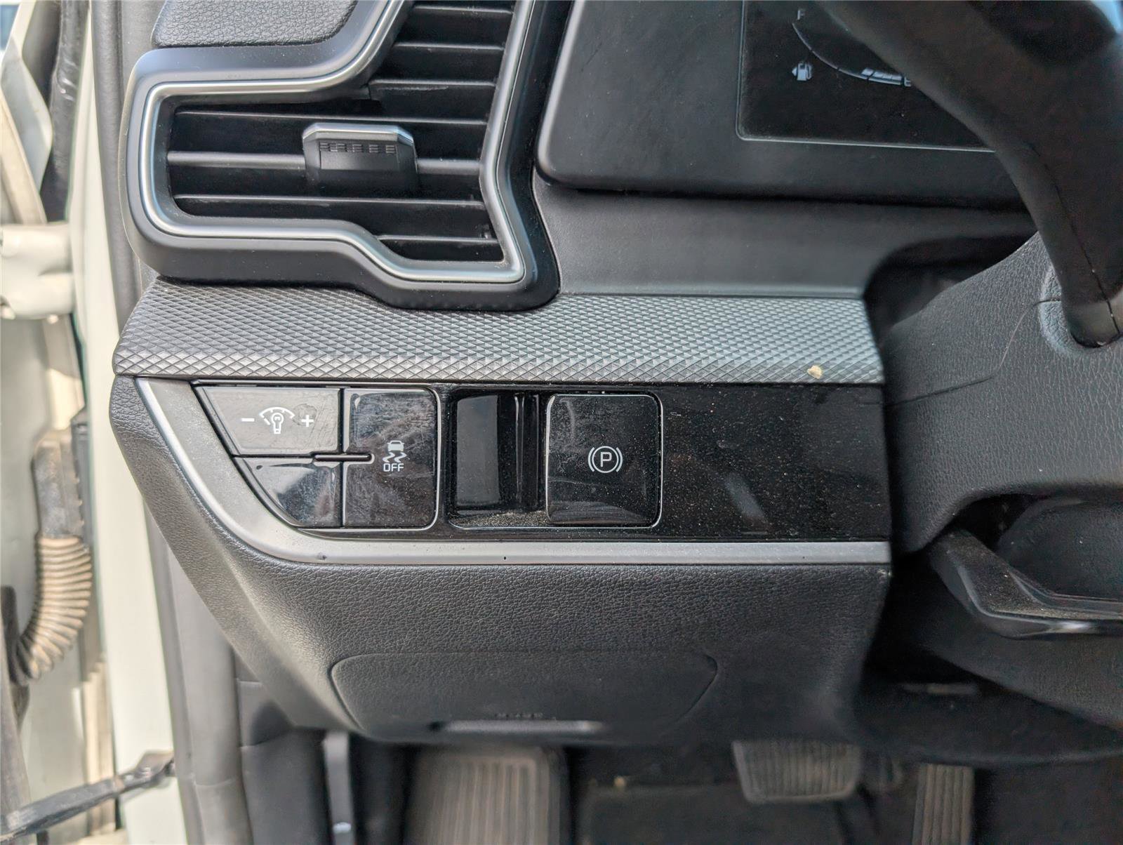 Used 2023 Kia Sportage LX image 25