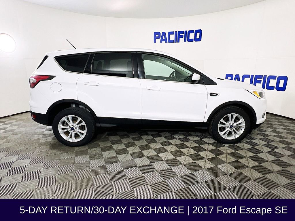 Used 2017 Ford Escape SE image 9