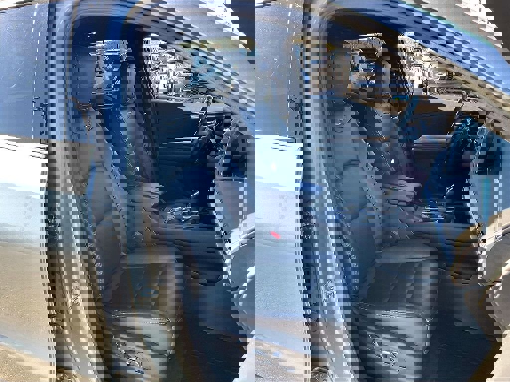 Used 2025 Cadillac XT4 Premium Luxury image 10