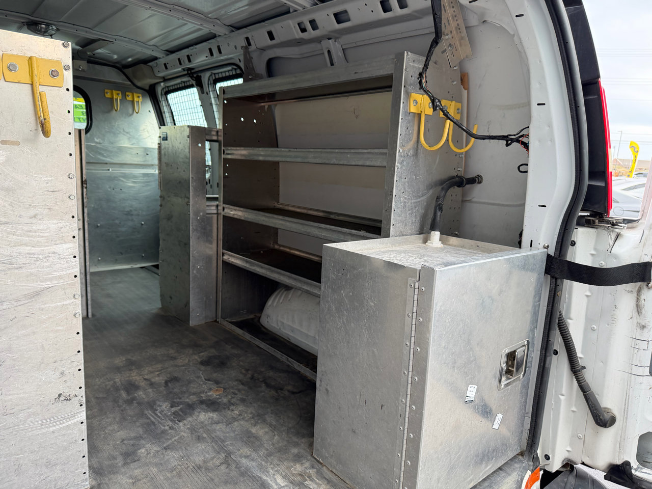 Used 2014 Chevrolet Express 2500 RWD image 12