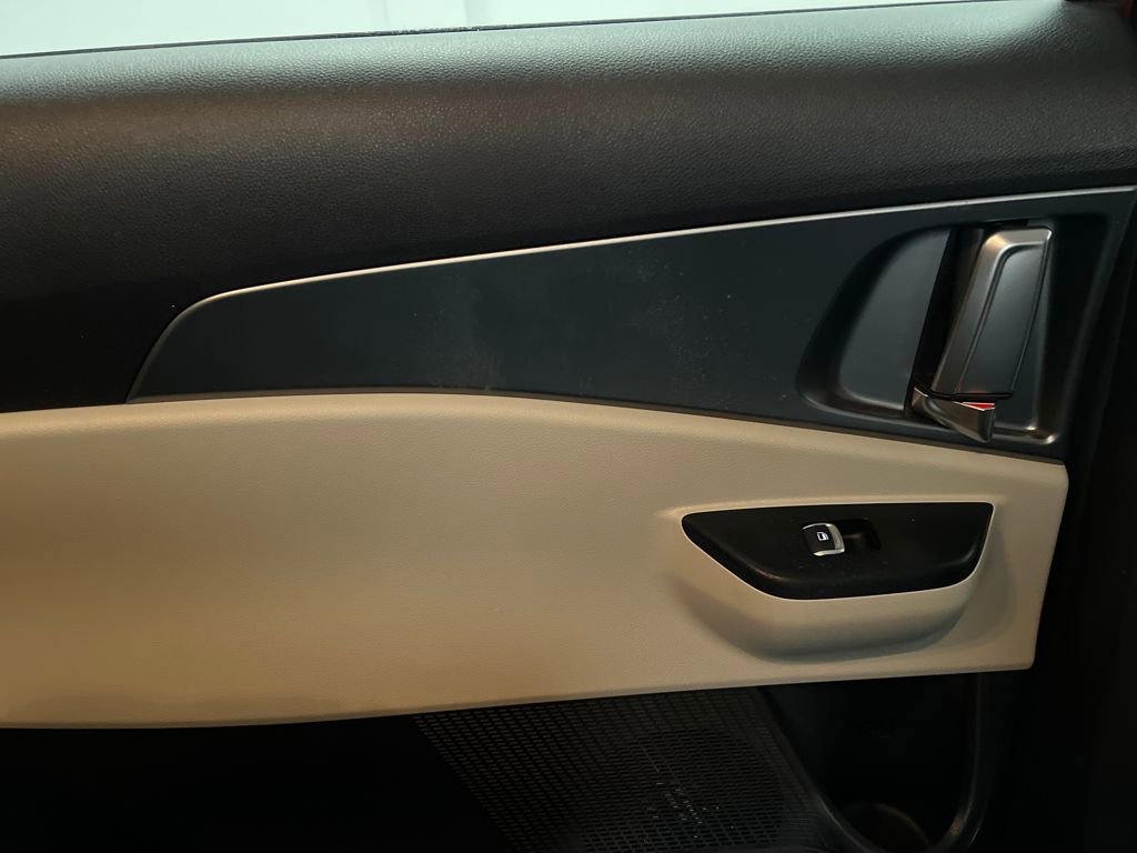 Used 2024 Kia Carnival LX image 18