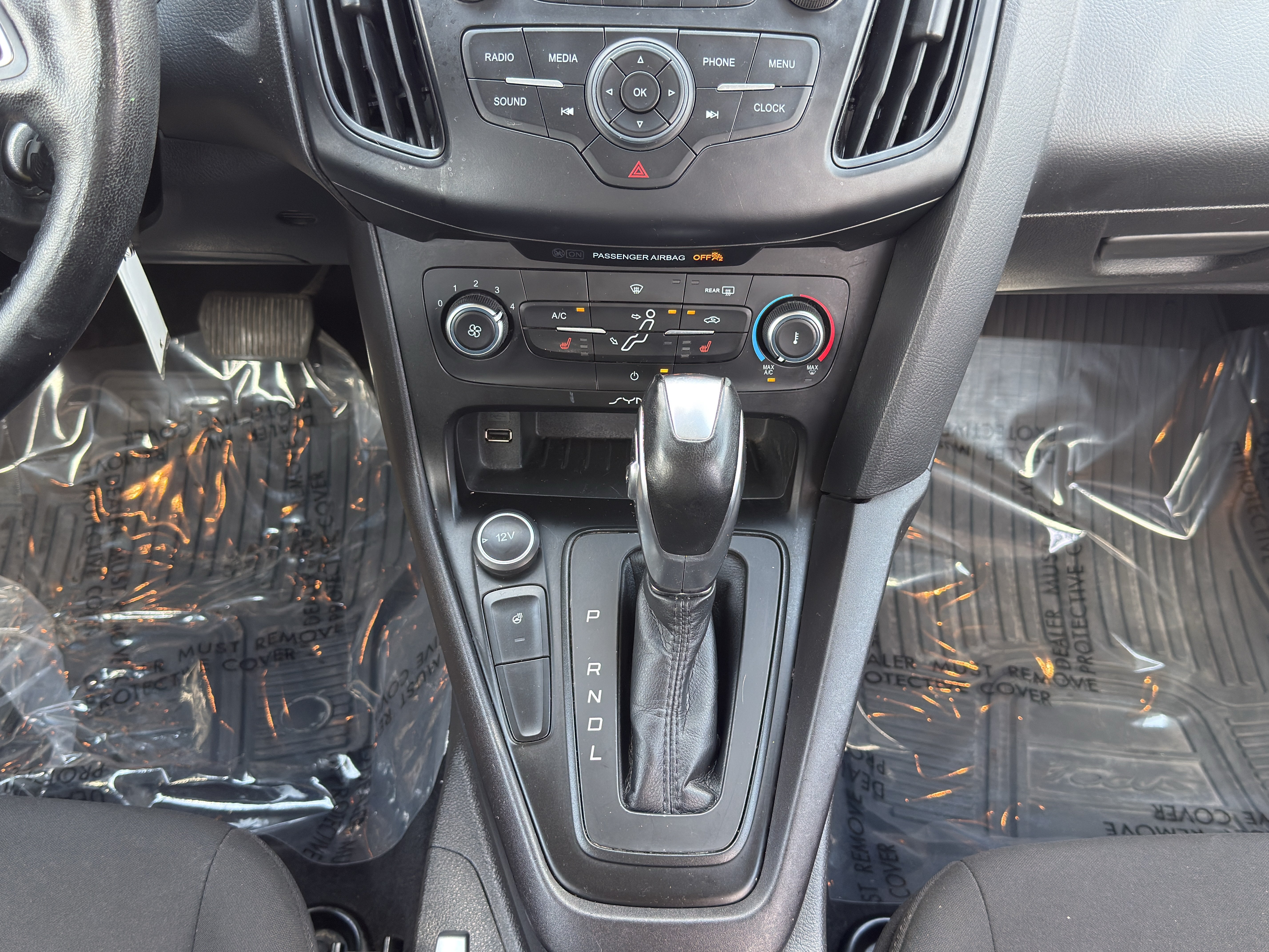 Used 2015 Ford Focus SE w/ SE Cold Weather Package FWD image 22