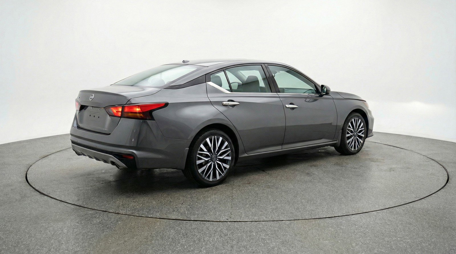 Used 2025 Nissan Altima 2.5 SV image 9