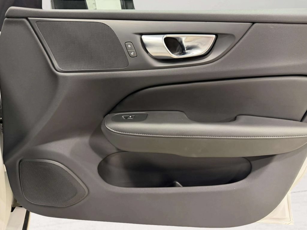 Used 2025 Volvo S60 B5 Core FWD image 28
