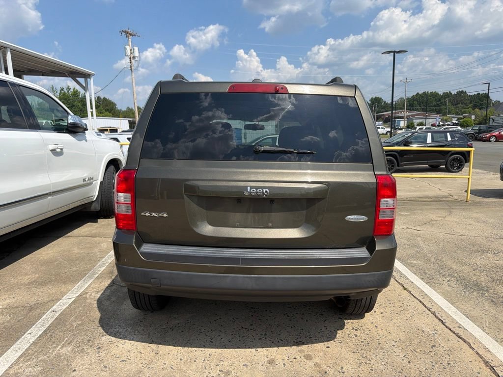 Used 2015 Jeep Patriot Latitude AWD/4WD image 4