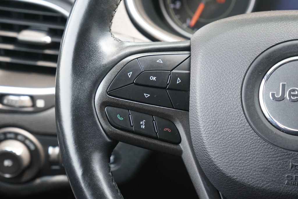 Used 2019 Jeep Cherokee Trailhawk AWD/4WD image 14