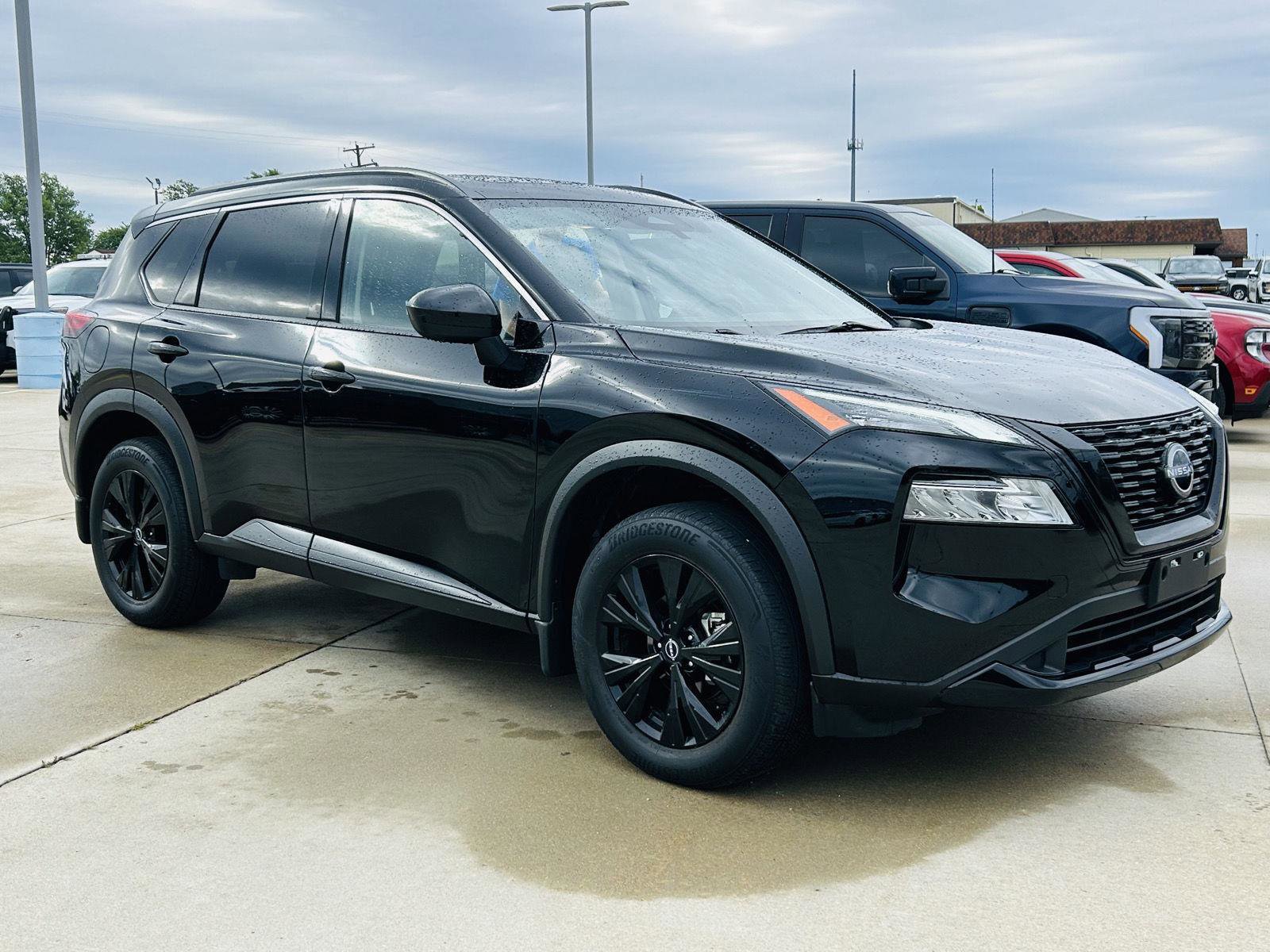 Used 2023 Nissan Rogue SV w/ SV Premium B Package AWD/4WD image 2