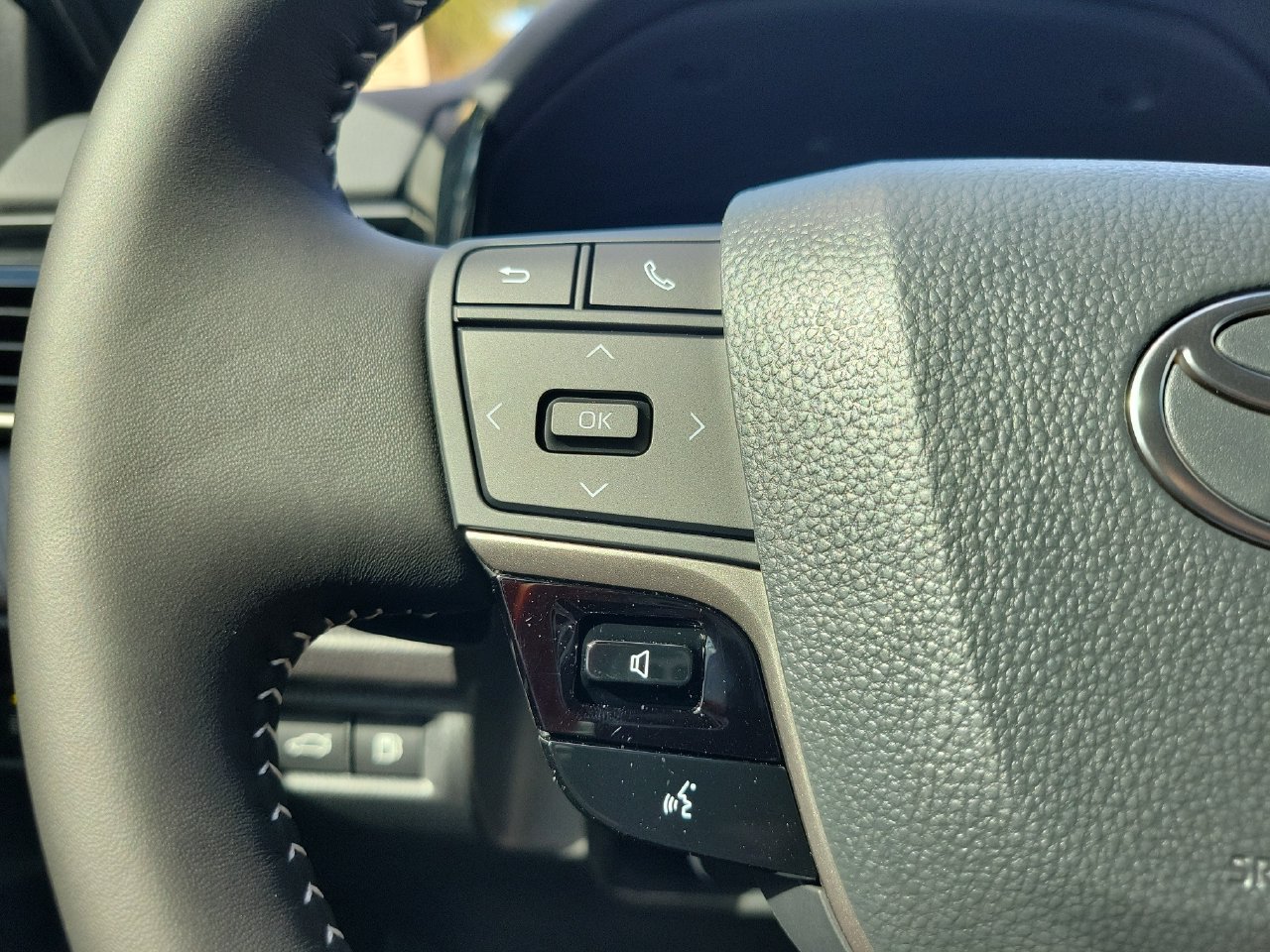 Used 2026 Toyota Camry SE FWD image 18