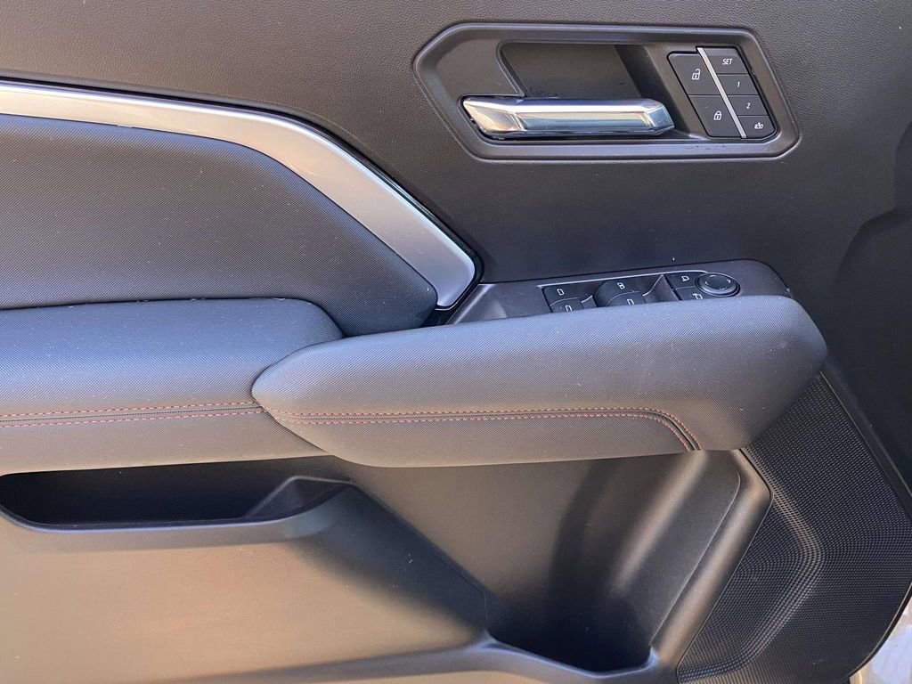 Used 2023 Chevrolet Colorado Z71 w/ Z71 Convenience Package 2 image 15