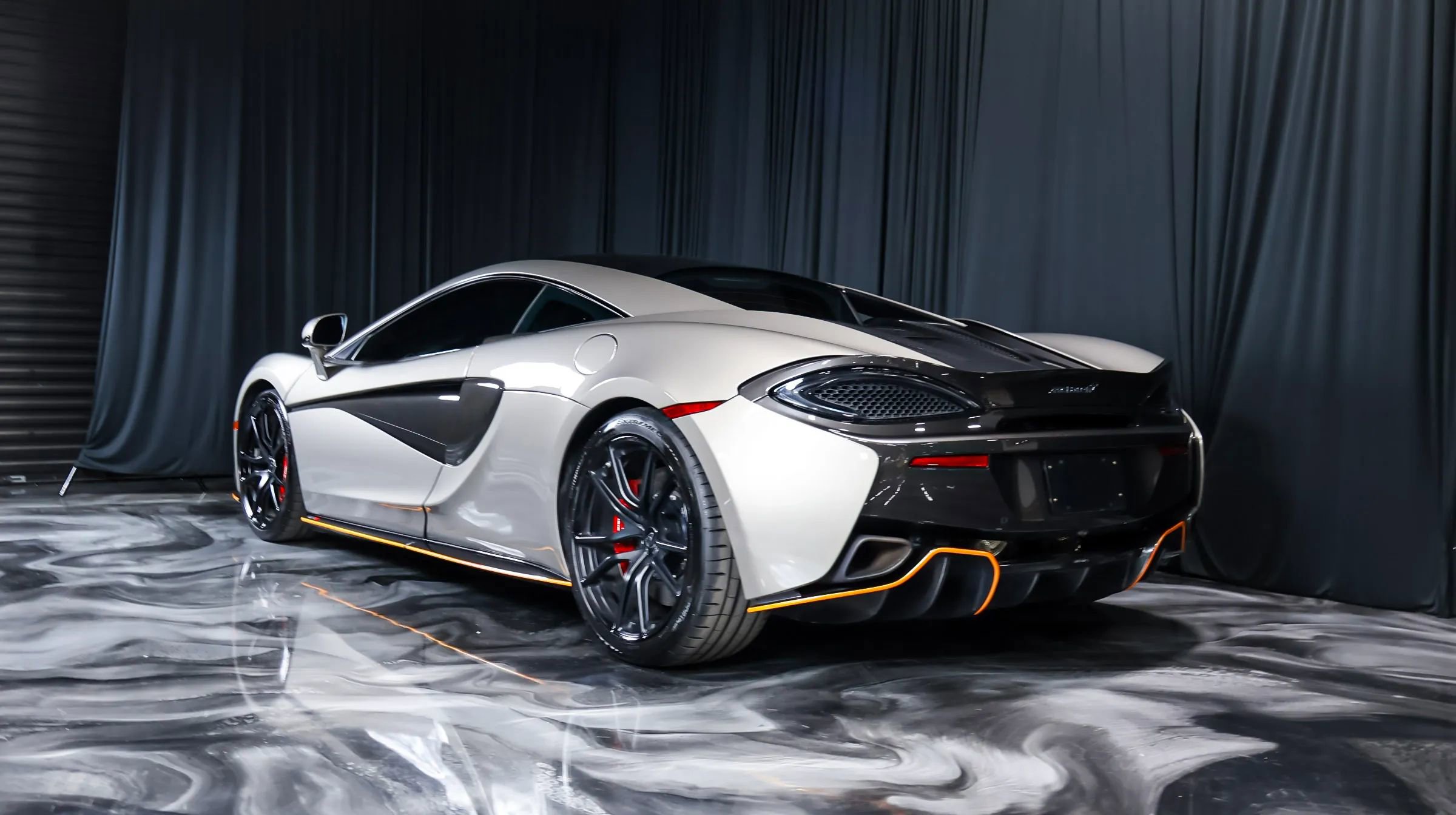 Used 2016 McLaren 570S Coupe RWD image 11