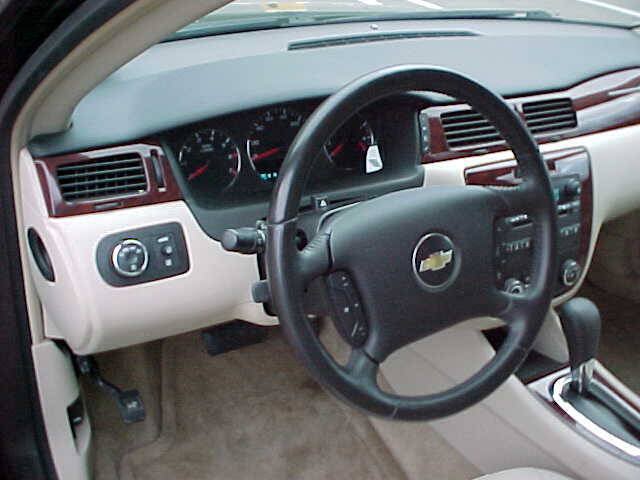 Used 2009 Chevrolet Impala LT w/ Luxury Edition Package FWD image 23