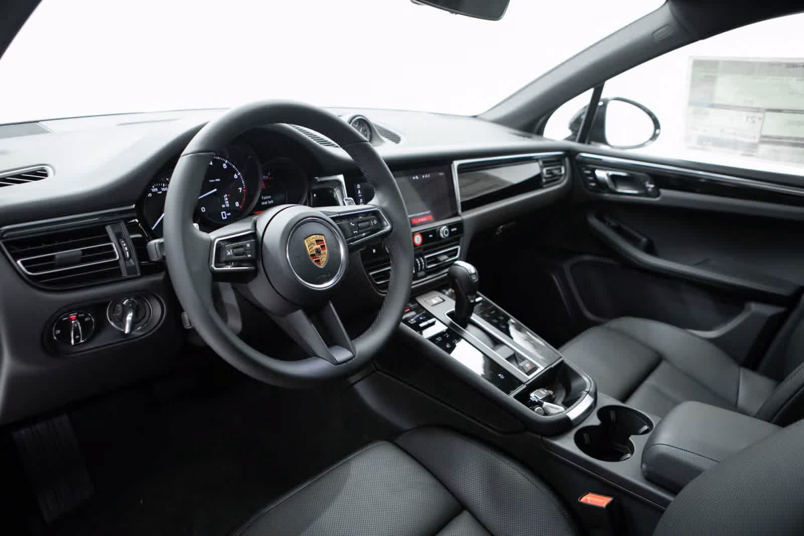 Certified 2026 Porsche Macan AWD/4WD image 4