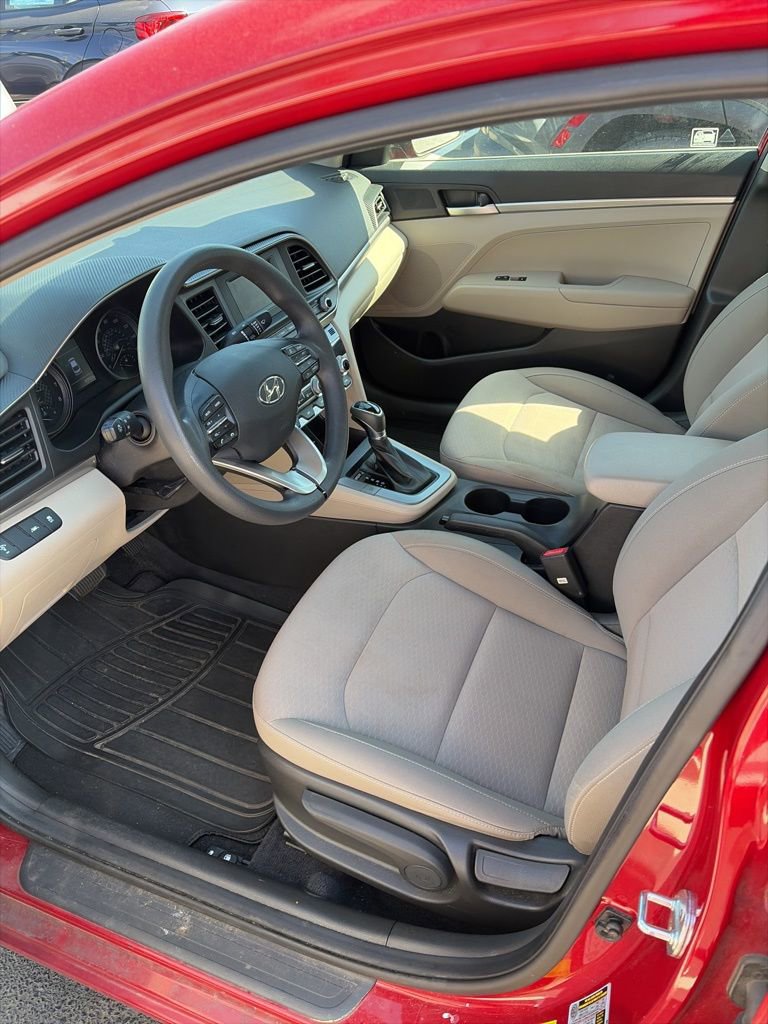 Used 2020 Hyundai Elantra SE image 3