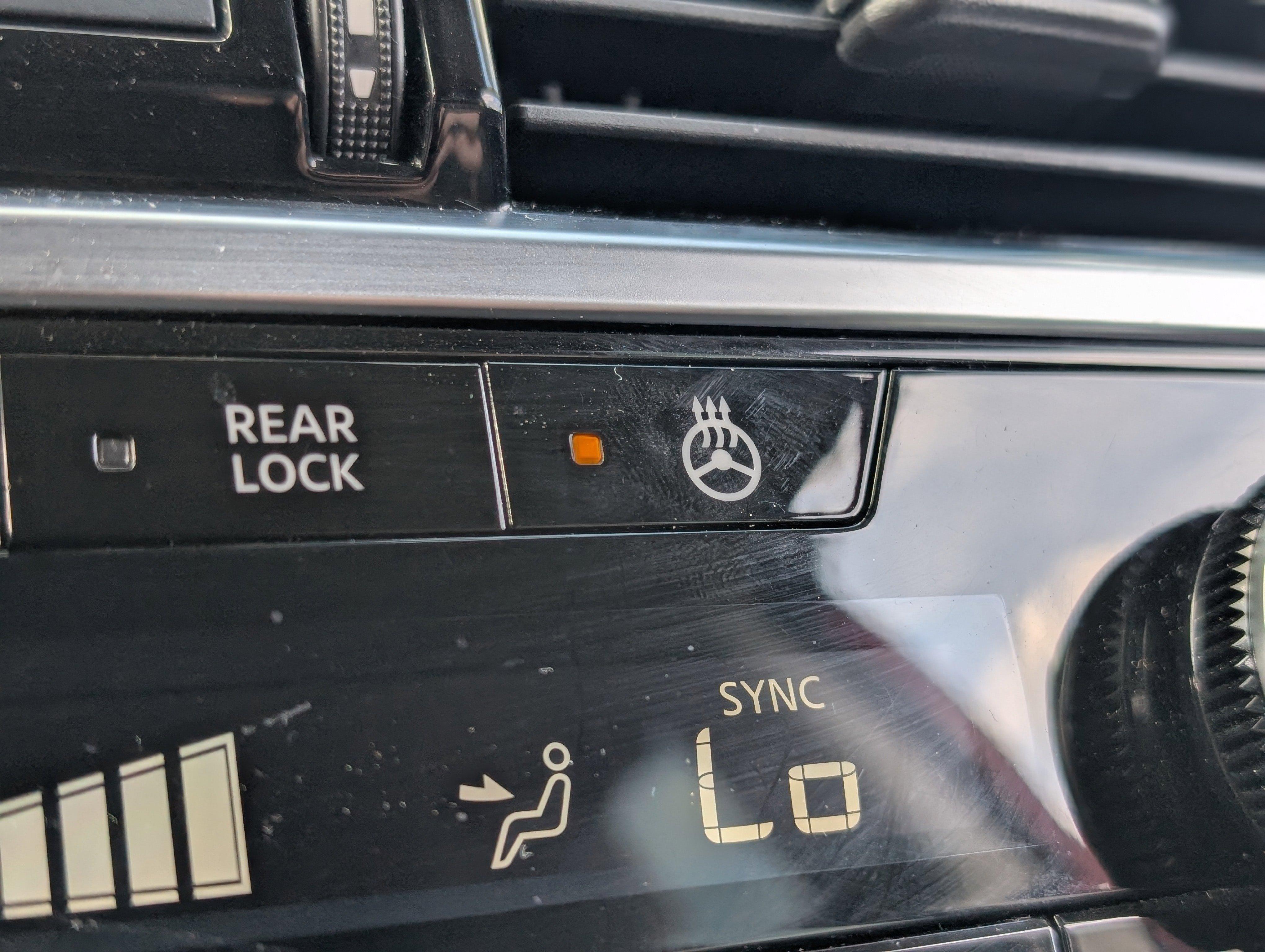 Used 2022 Nissan Pathfinder SL image 6