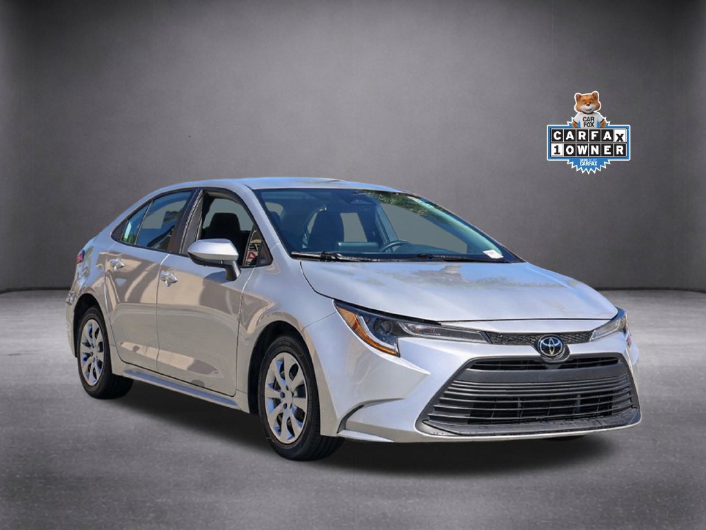 Used 2025 Toyota Corolla LE FWD image 2