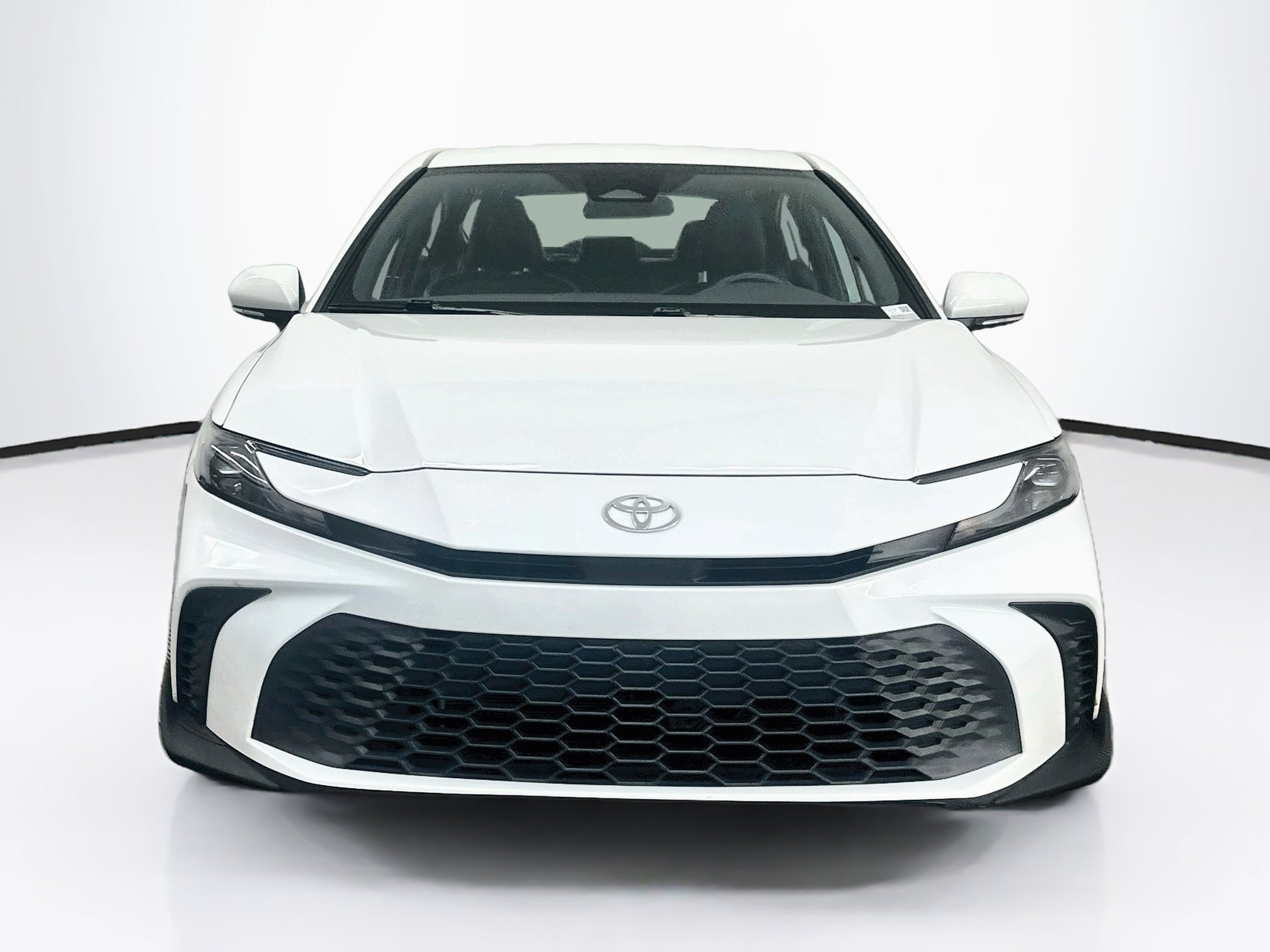 Used 2025 Toyota Camry SE FWD image 2