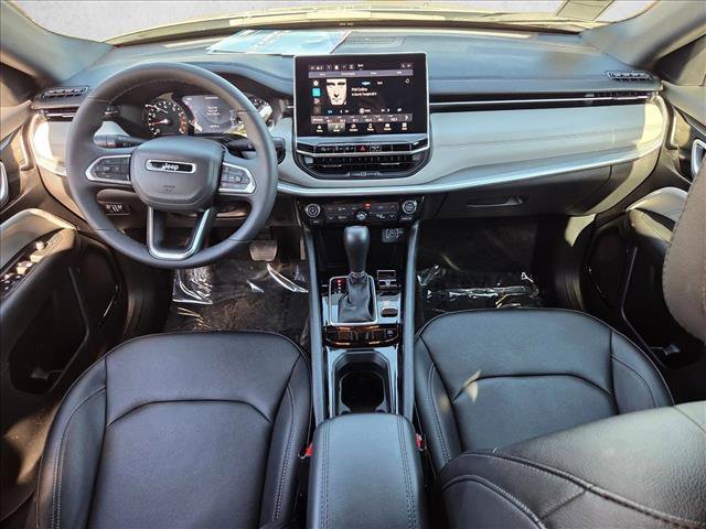 Used 2025 Jeep Compass Limited image 17