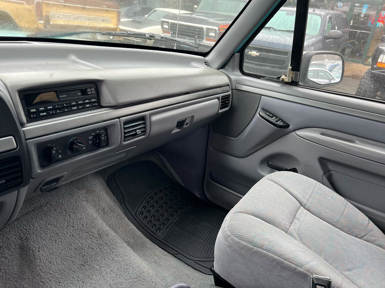 Used 1994 Ford Bronco XLT image 9