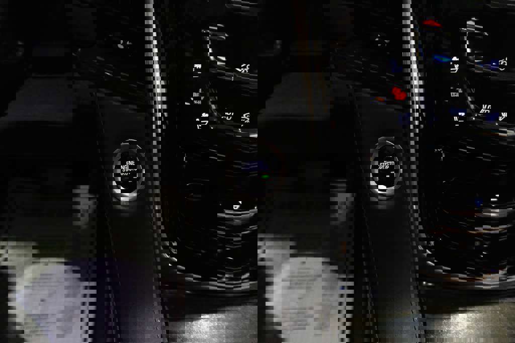 Used 2020 Cadillac Escalade ESV Platinum image 32