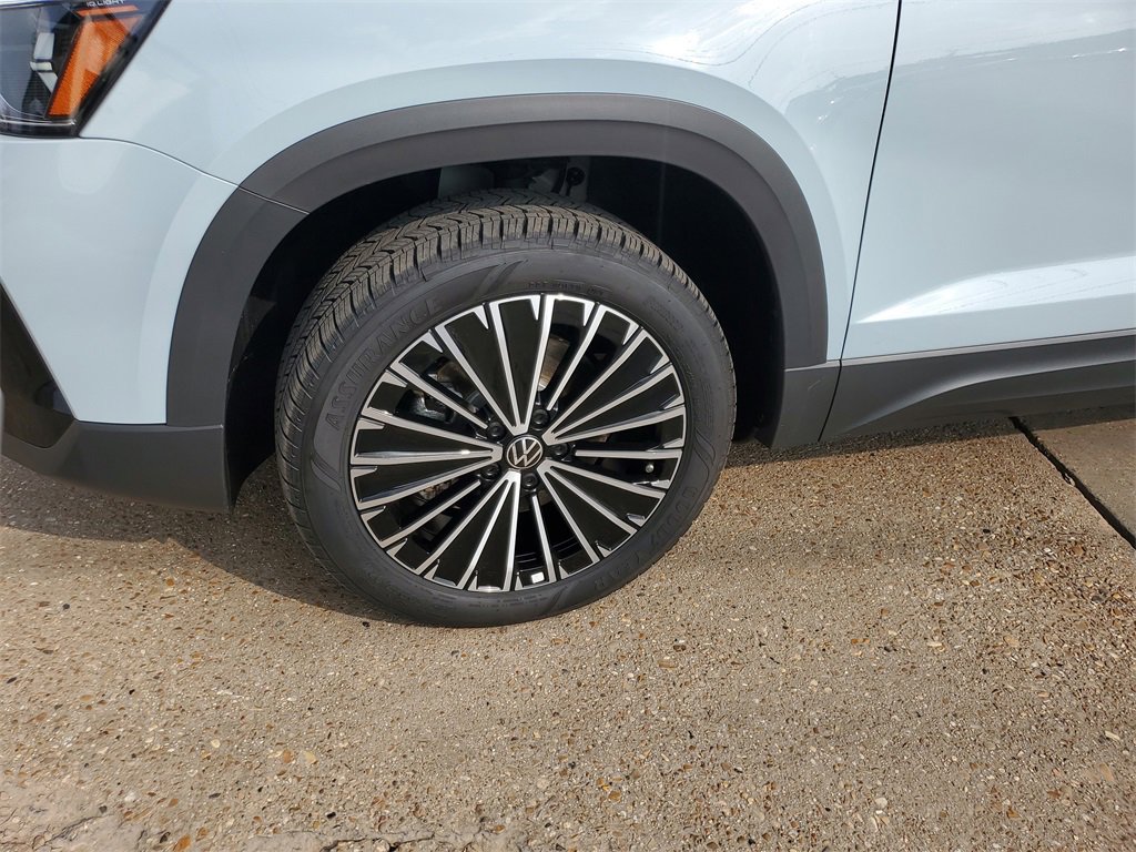 Used 2025 Volkswagen Taos SE image 5