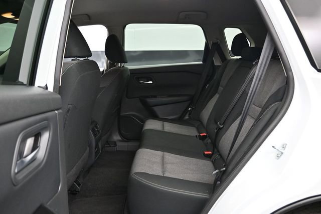 Used 2025 Nissan Rogue SV AWD/4WD image 7