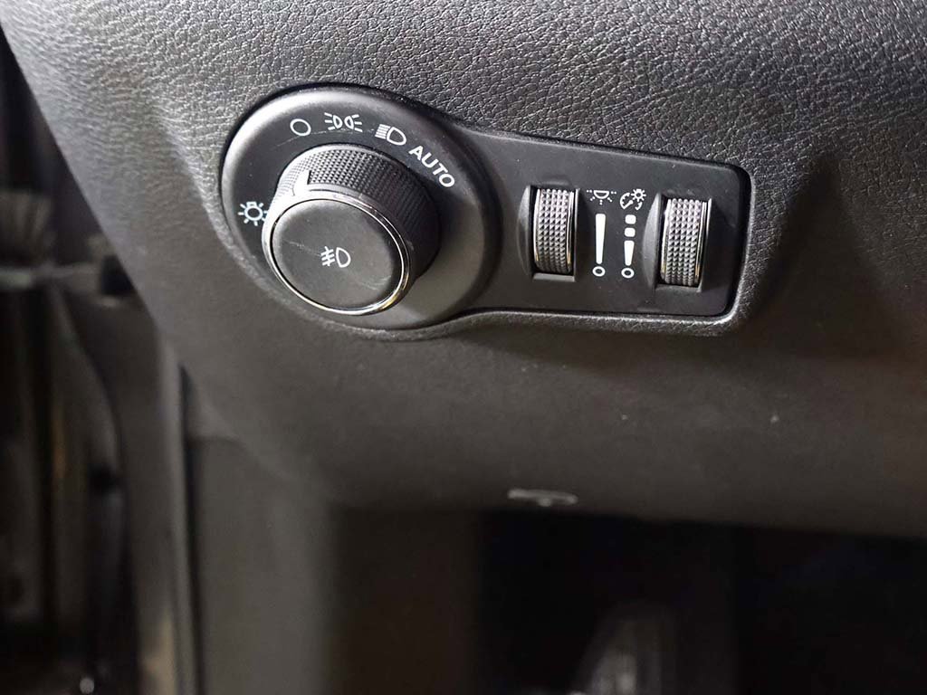 Used 2023 Jeep Compass Limited image 37