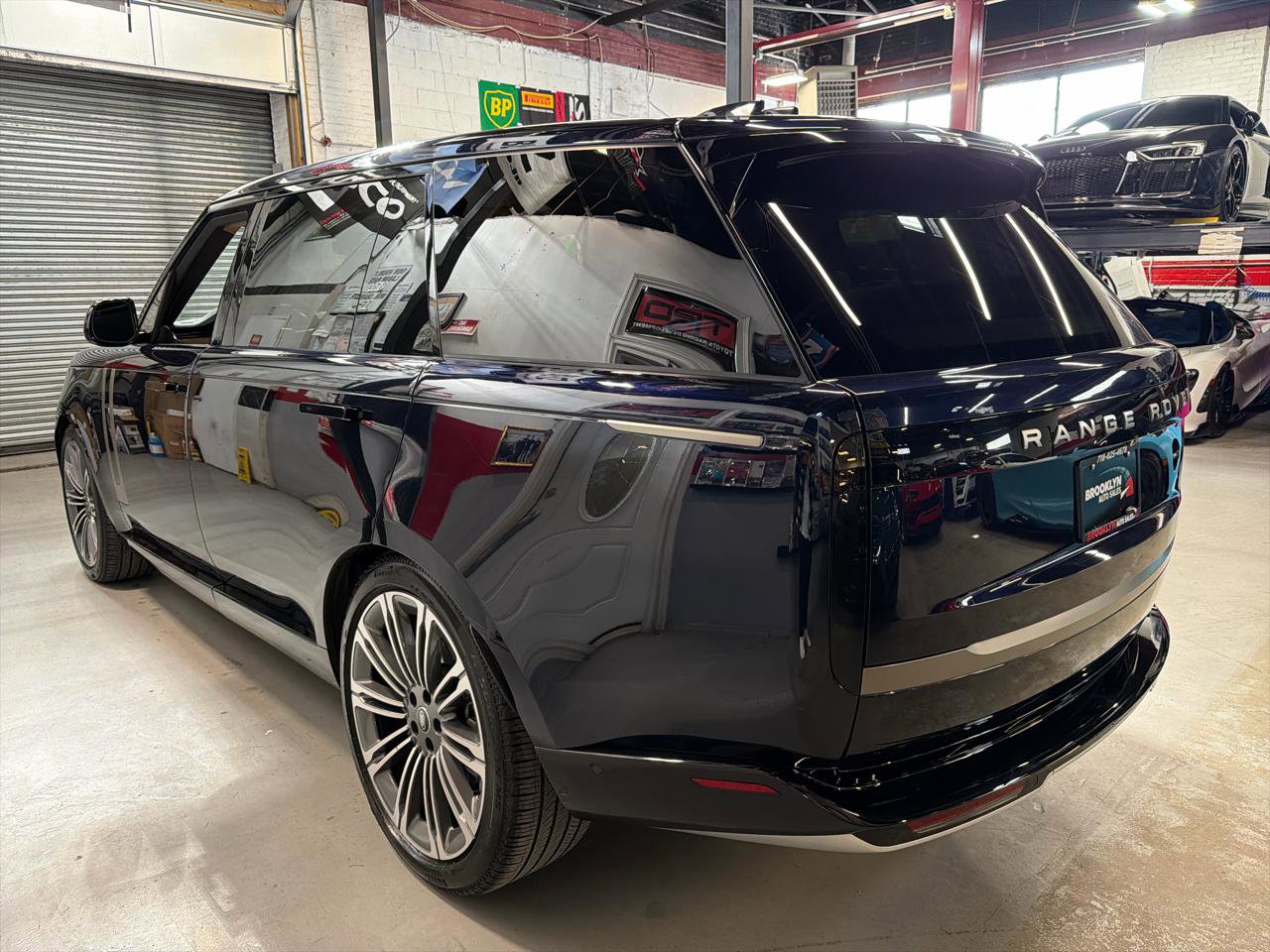 Used 2025 Land Rover Range Rover Long Wheelbase SE image 9