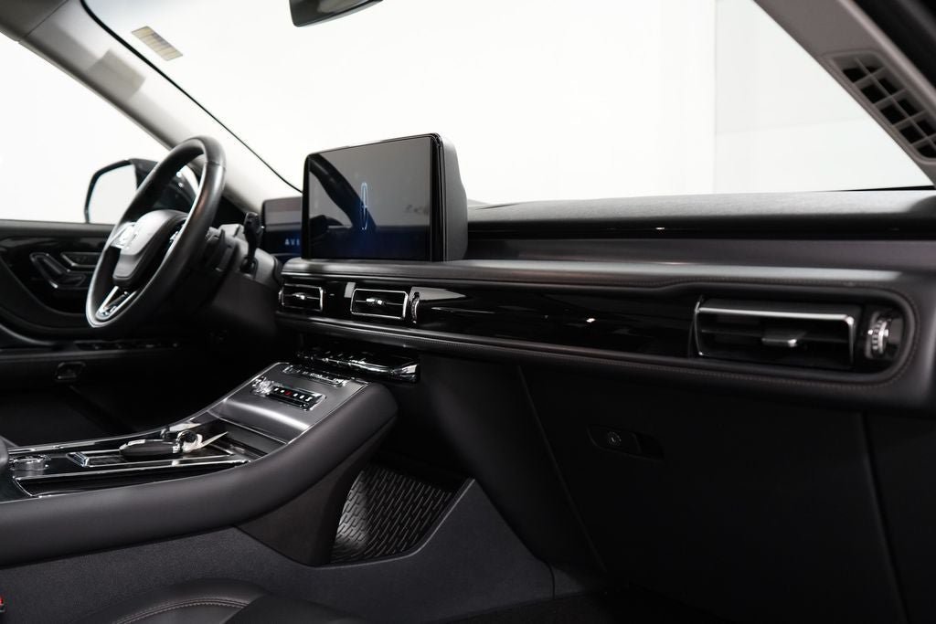 Used 2025 Lincoln Aviator AWD image 34
