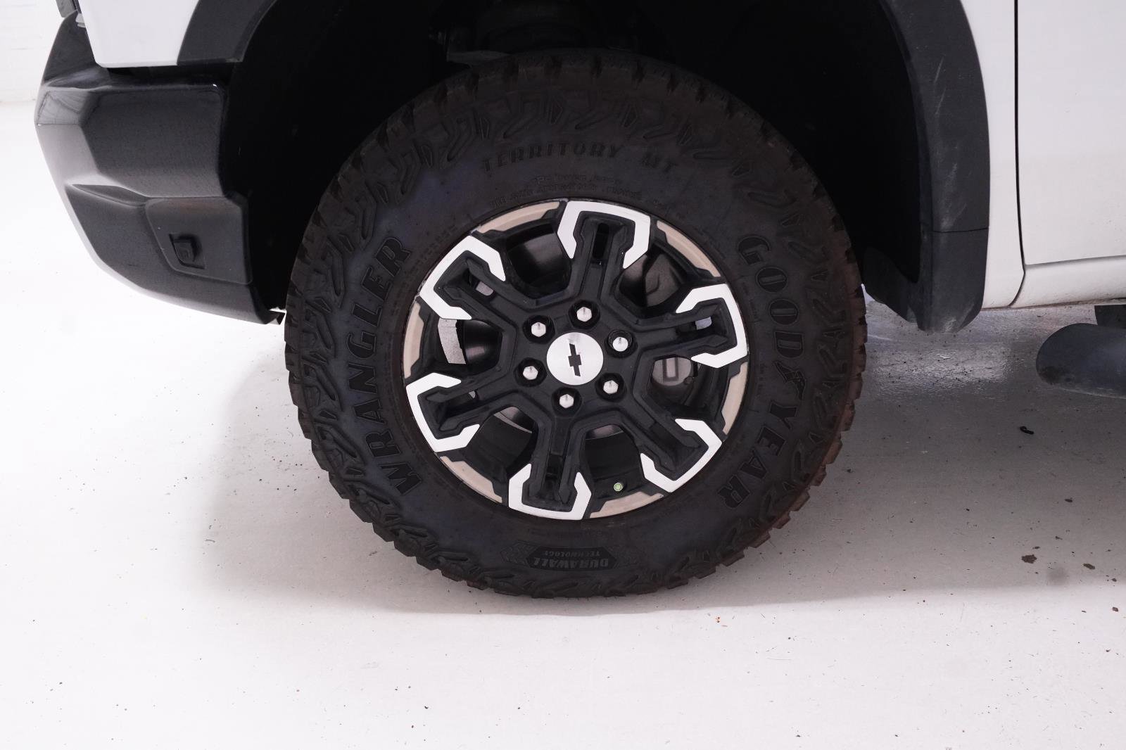 Used 2024 Chevrolet Silverado 1500 ZR2 w/ Technology Package AWD/4WD image 9