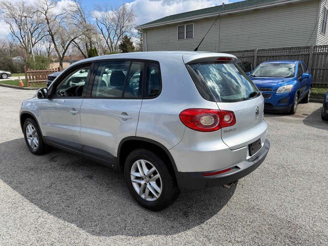 Used 2011 Volkswagen Tiguan SE image 10