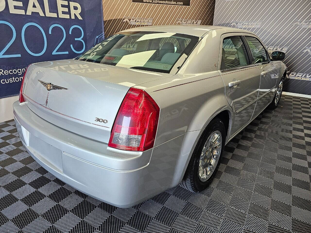 Used 2007 Chrysler 300 image 17