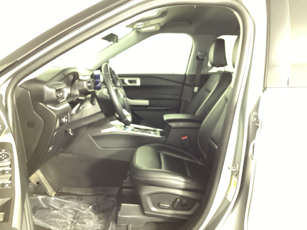 Used 2023 Ford Explorer XLT w/ Equipment Group 202A AWD/4WD image 19