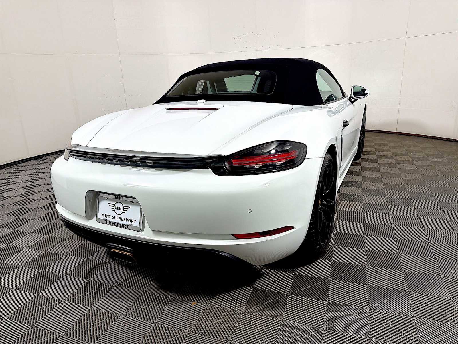 Used 2022 Porsche 718 Boxster image 6