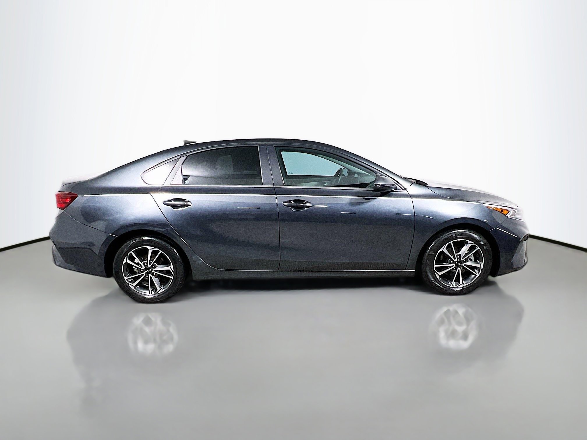 Used 2022 Kia Forte LXS w/ LXS Technology Package image 3