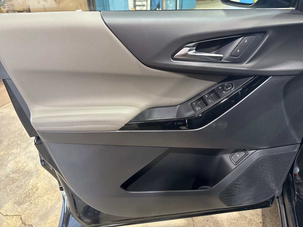 New 2026 Chevrolet Equinox LT w/ Convenience Package II image 19