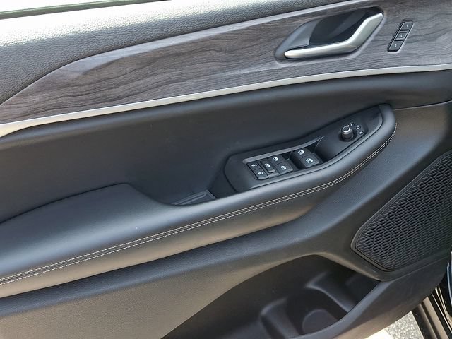Used 2023 Jeep Grand Cherokee L Limited AWD/4WD image 12