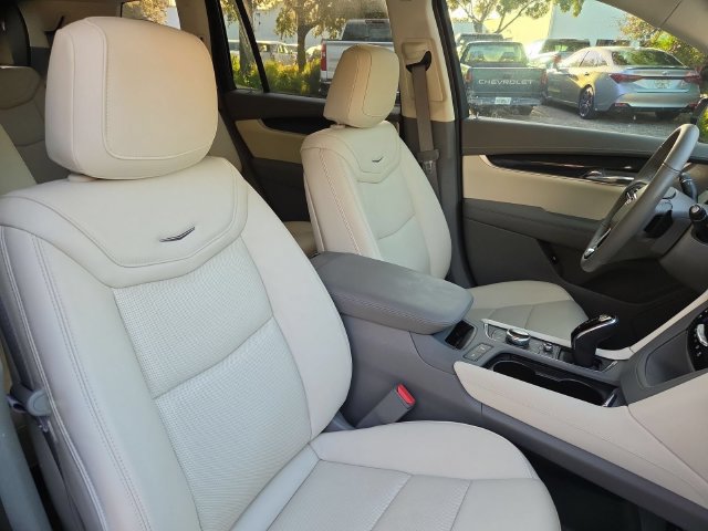 Certified 2025 Cadillac XT6 Premium Luxury w/ Technology Package FWD image 29