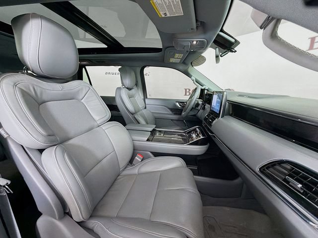 Used 2019 Lincoln Navigator Select RWD image 34
