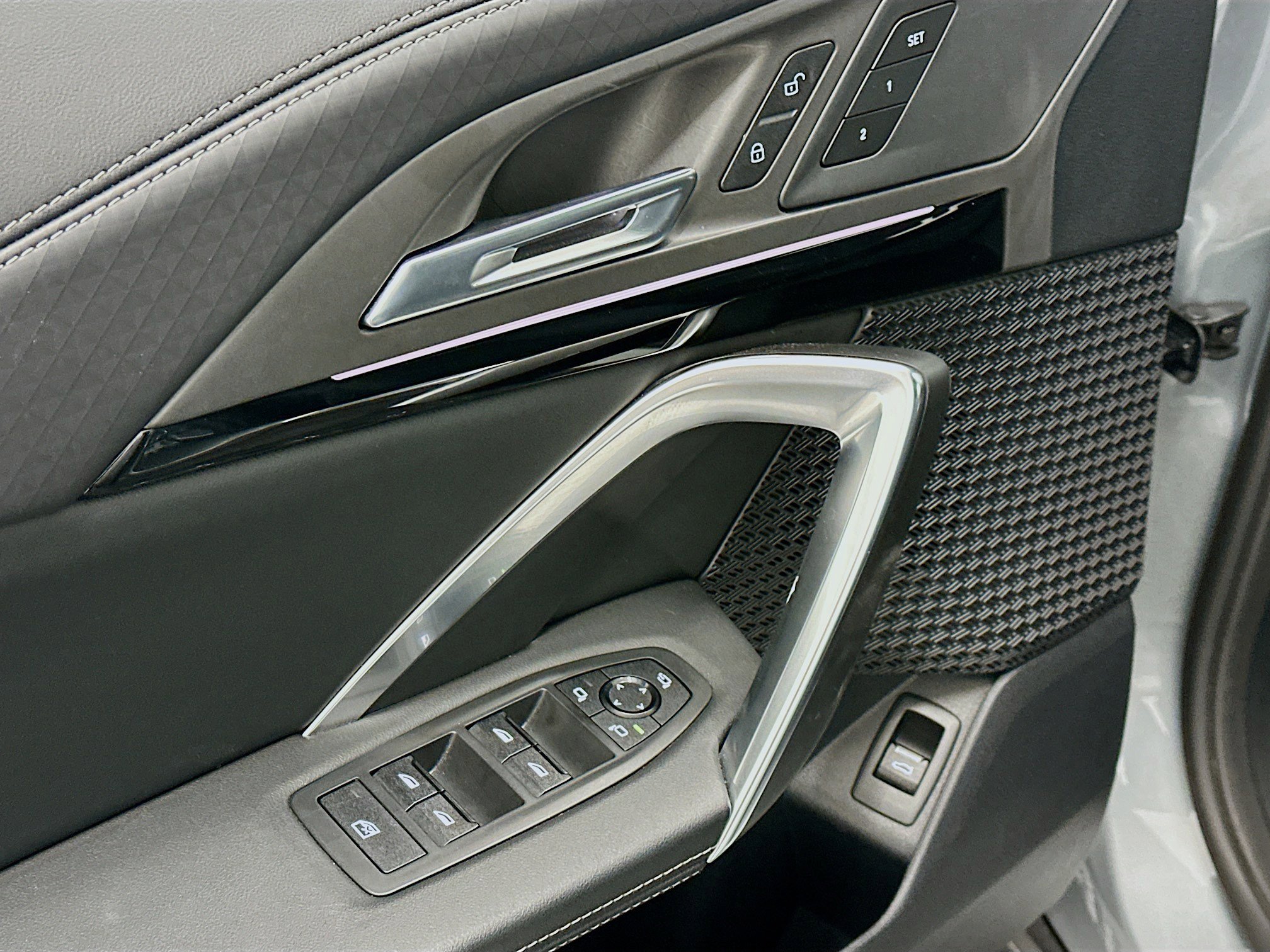 Used 2025 BMW X2 xDrive28i image 15