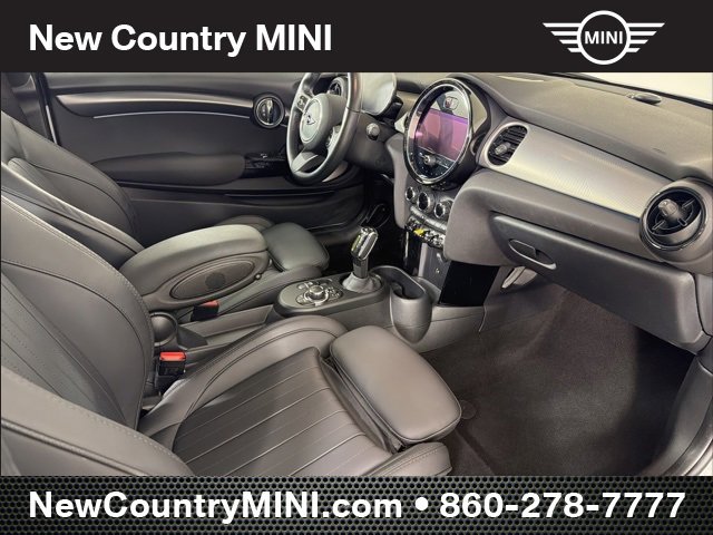 Used 2024 MINI Cooper SE w/ Signature Upholstery Package image 16