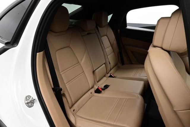 Certified 2021 Porsche Cayenne Coupe AWD/4WD image 17
