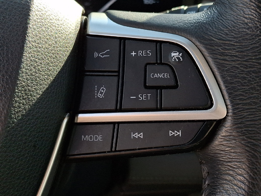 Used 2024 Toyota Sienna XLE FWD image 23