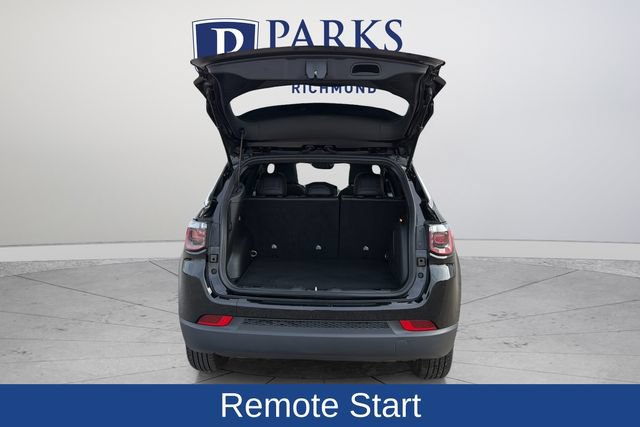 Used 2025 Jeep Compass Latitude w/ Sun & Sound Group AWD/4WD image 19