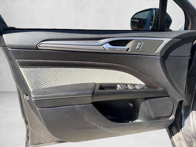Used 2020 Ford Fusion SE w/ Equipment Group 151A FWD image 11