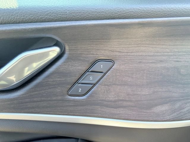 New 2026 Jeep Grand Cherokee Limited w/ Luxury Tech Group II AWD/4WD image 14